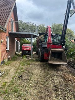 Oprydning og flisning på sommerhusgrund